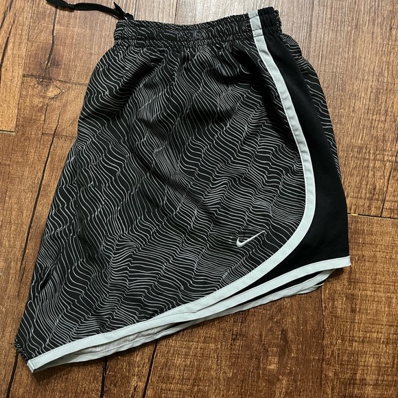 Nike Dri-FIT Women’s Black & Gray Athletic Running Shorts Size L - Picture 6 of 10